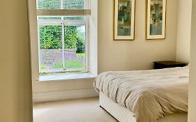 Room With Private Bathroom Near The Center